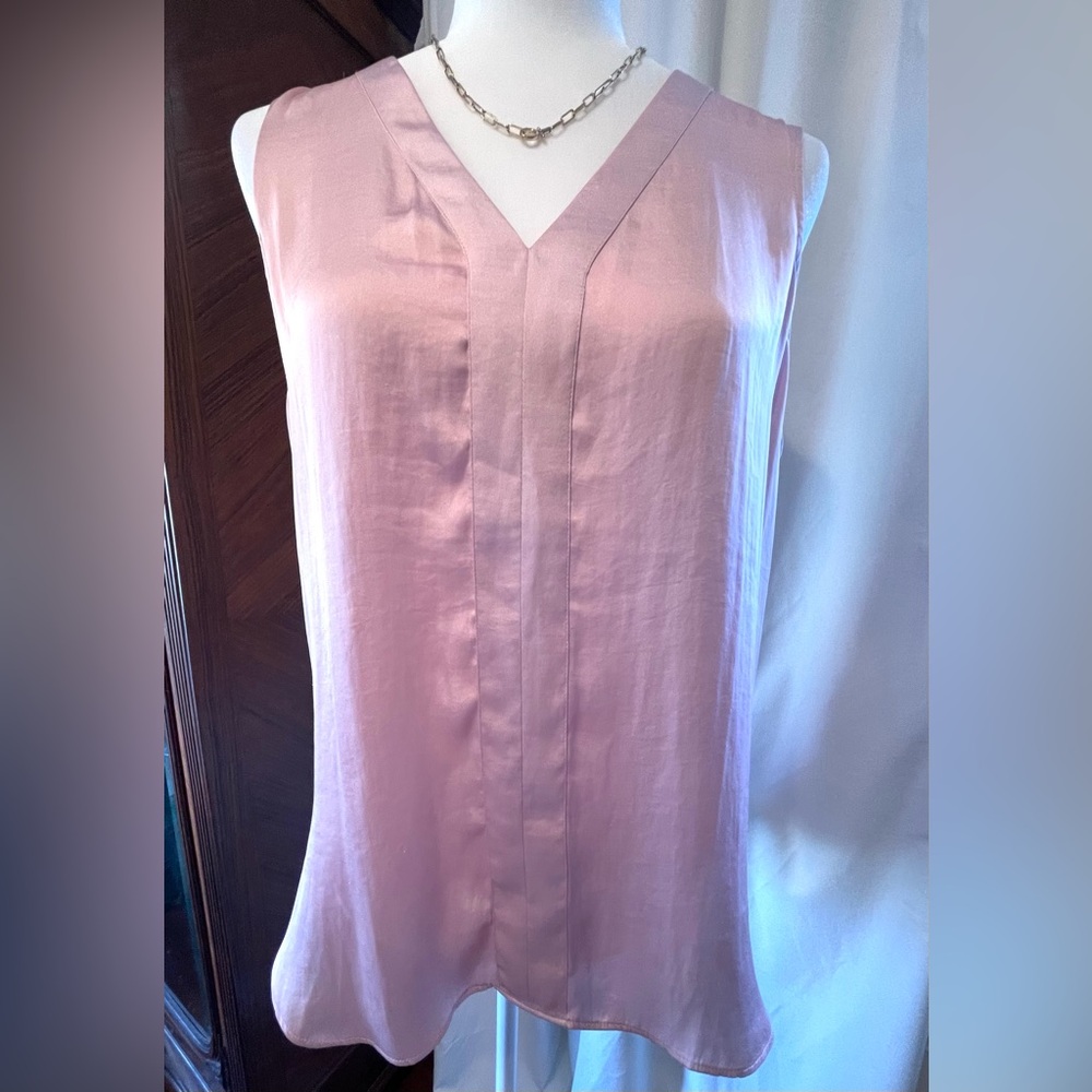 EUC Banana Republic Women’s V-neck blouse Sz M